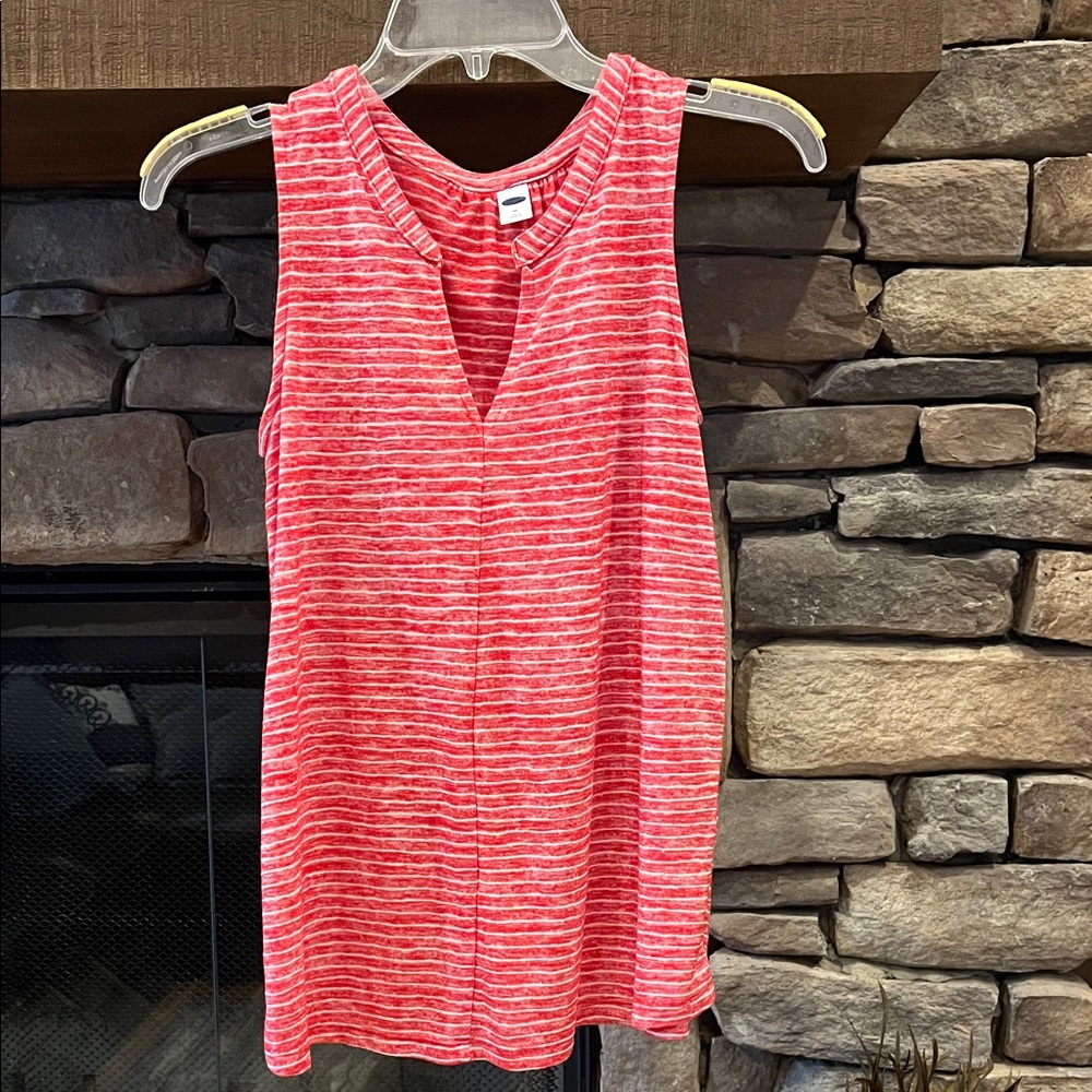 🌷3 Tops for $18 - Old Navy Red Striped V-Notch Tank Top